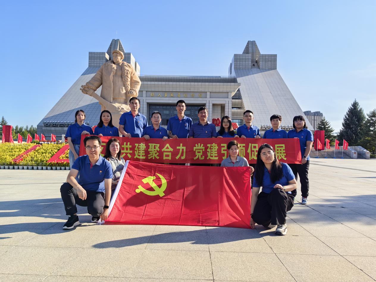 動物用生物制品國家工程研究中心、哈獸研禽免疫抑制病創(chuàng)新團隊、福建圣農集團圣澤生物及福建圣農集團技術中心黨支部共建活動